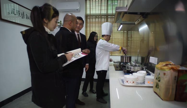 趣边头尾食品